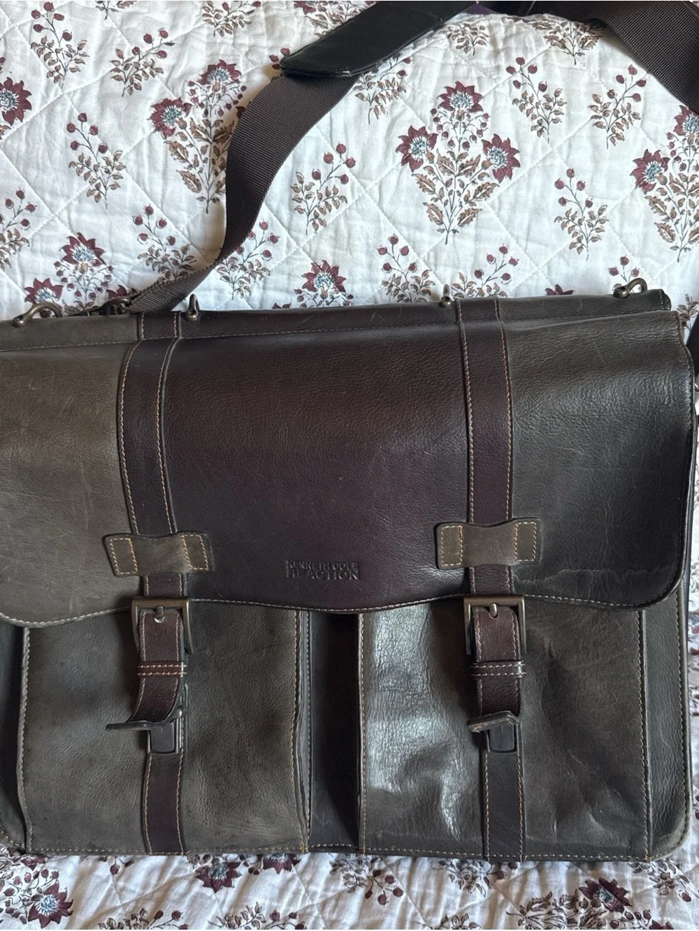 Kenneth Cole Reaction Dark Brown Leather Messenger Satchel